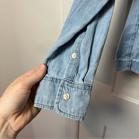 GAP Light Denim Button-Up Flared Shirt – 100% Cotton 🩵 - Picture 4 of 8